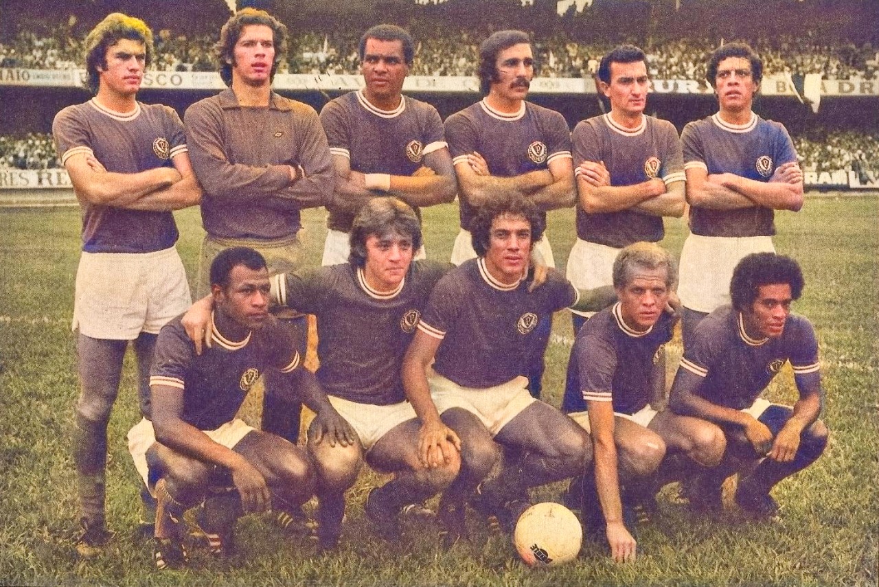 Divulgação/Acervo Histórico SEP_Pôster do time campeão. Em pé (esq. p/ dir.): Jair Gonçalves, Leão, Luís Pereira, Alfredo Mostarda, Dudu e Zeca. Agachados: Edu Bala, Leivinha, Ronaldo, Ademir da Guia e Nei