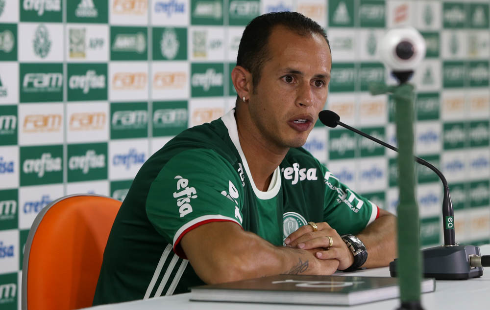 Cesar Greco/Ag.Palmeiras/Divulgação_Meia Alejandro Guerra foi apresentado oficialmente e deu primeira entrevista coletiva como jogador do Verdão