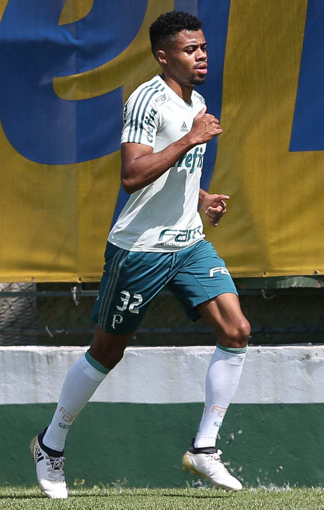 Cesar Greco/Ag Palmeiras/Divulgação_Taylor voltou a treinar na Academia após empréstimo ao Red Bull