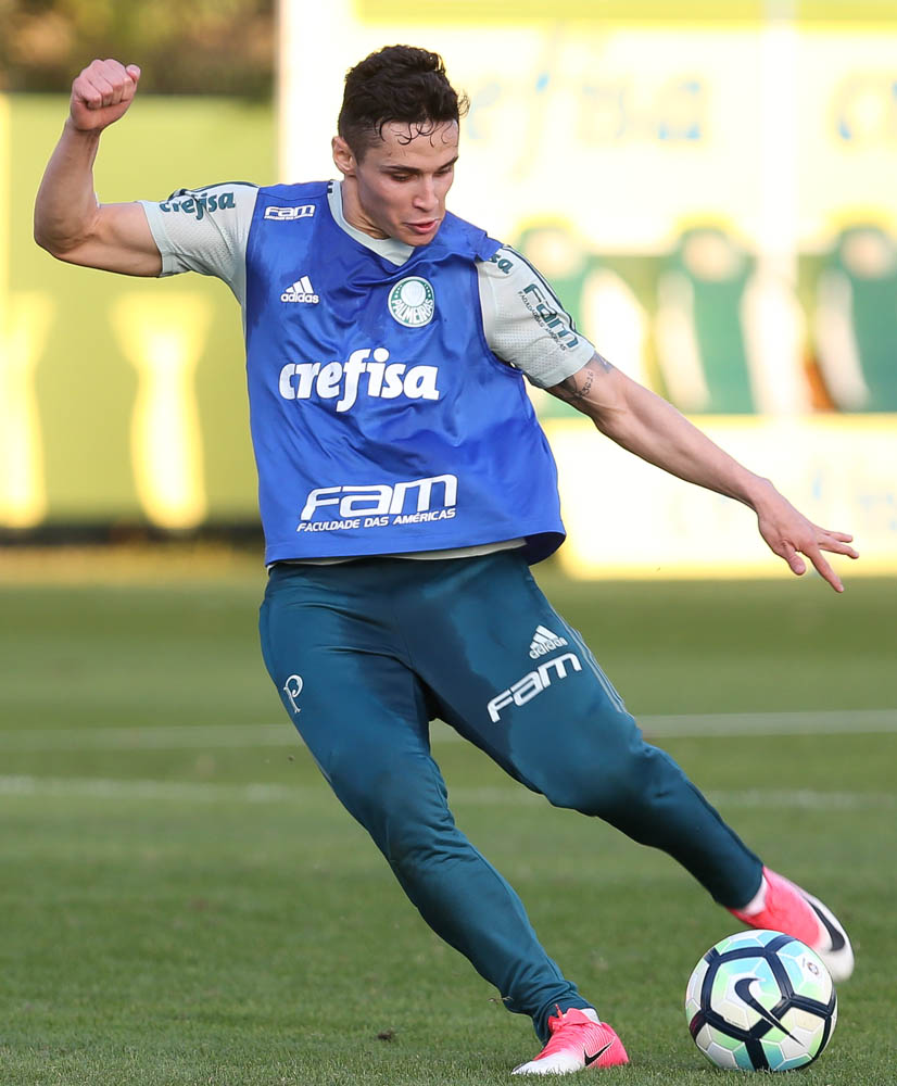 Cesar Greco/Ag Palmeiras/Divulgação_Raphael Veiga durante o treino do Verdão nesta sexta-feira (07)