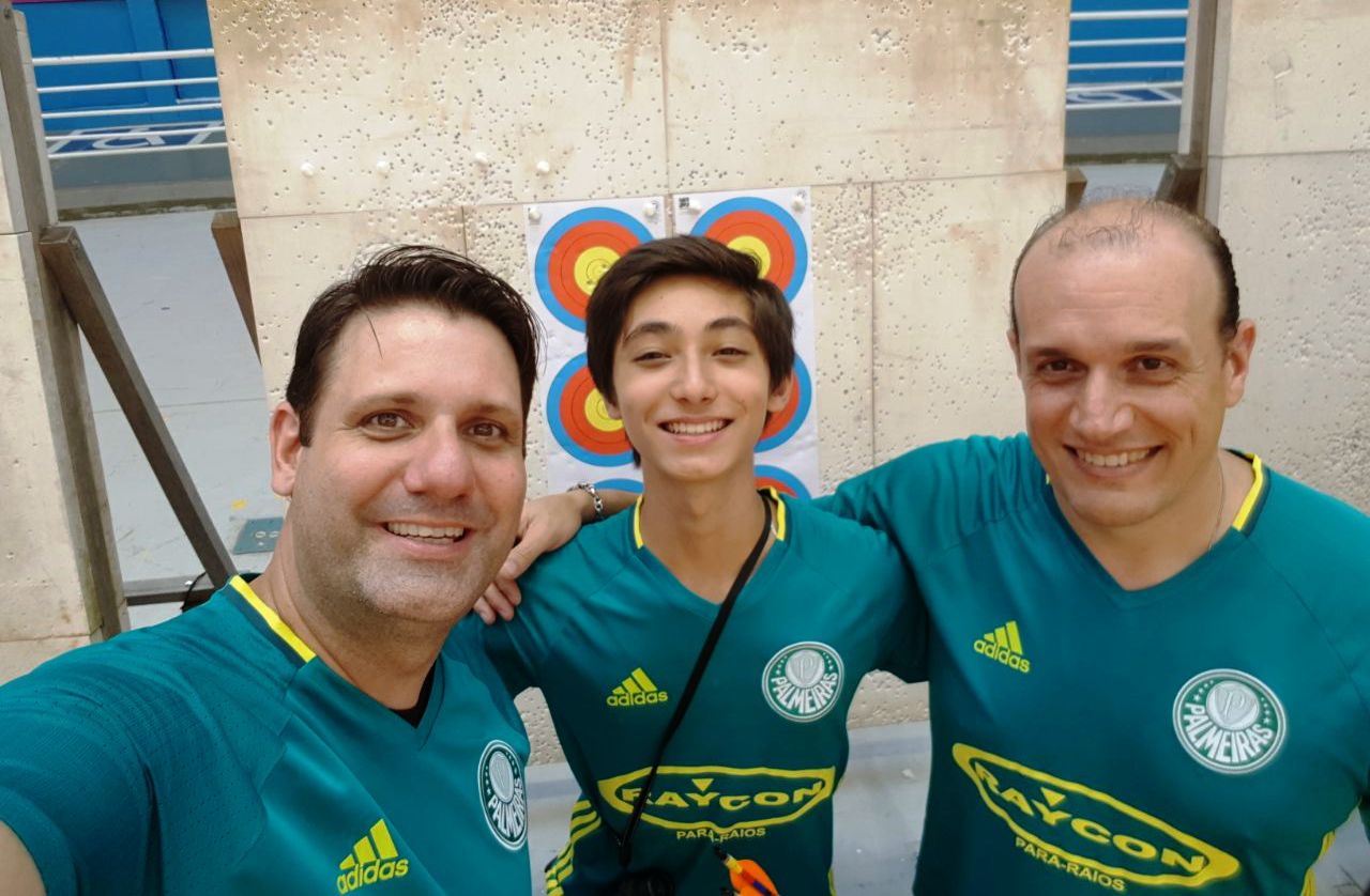 Divulgação_Em 2018, Rogerio de Lima, César Hideki e Fabio Tassinari (da esq. para a dir.) participaram da competição na categoria Composto Masculino por equipes