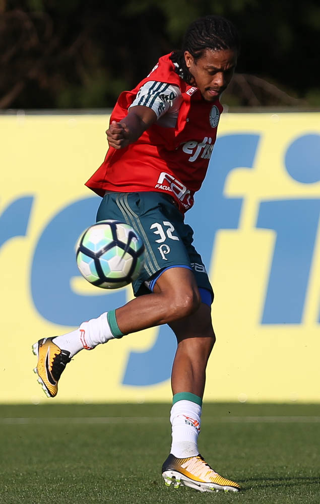 Cesar Greco/Ag Palmeiras/Divulgação_Keno treinou com o elenco no retorno a São Paulo, nesta quinta (27)