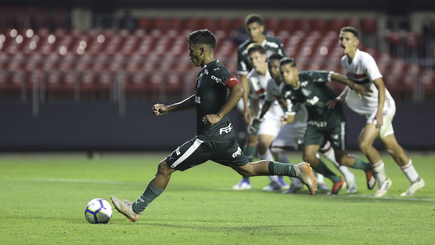 Fabio Menotti/Ag. Palmeiras/Divulgação_Nos minutos finais, Veron marcou de pênalti para diminuir a vantagem adversária