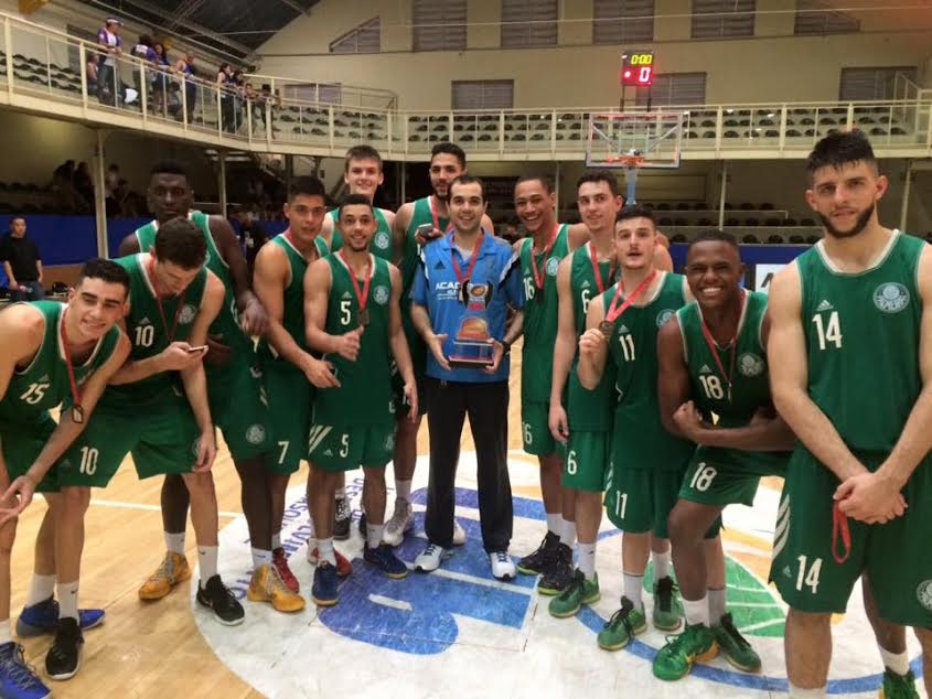 Divulgação _ A equipe sub-19 de basquete do Verdão foi campeã estadual em 2015