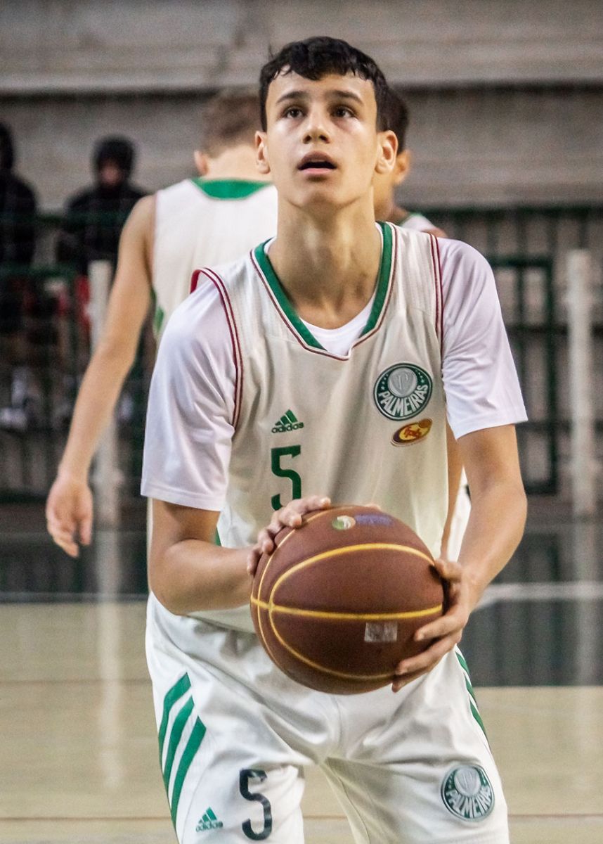 Caio Carlucci _ Tesch, do Sub-14, tem a maior média de pontos do time no torneio